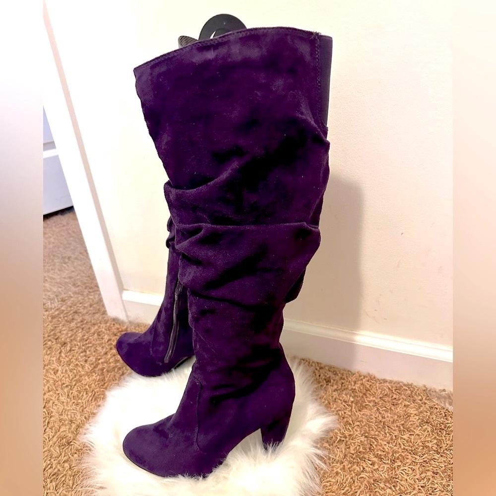 RARE! GORGEOUS! Torrid vintage suede fabric purple heeled boots WIDE WIDTH 8w